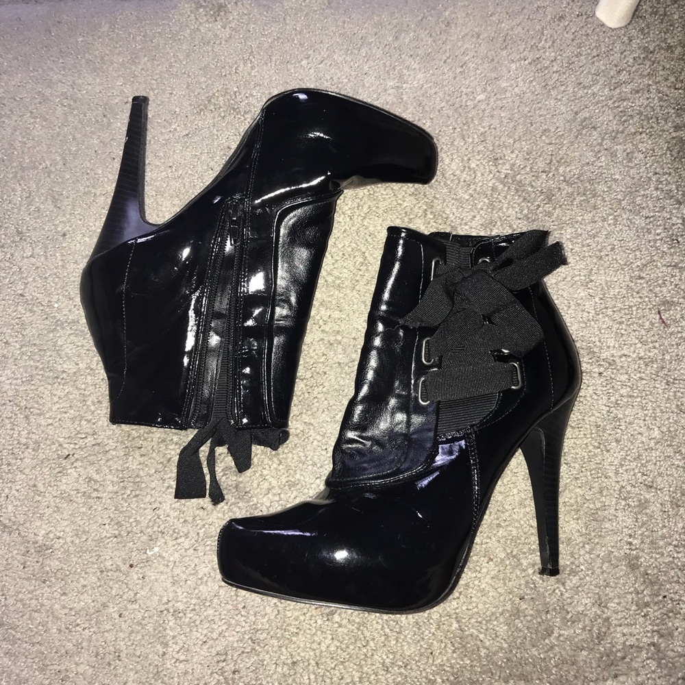 BOW LEATHER BOOTIES 🙌🏼